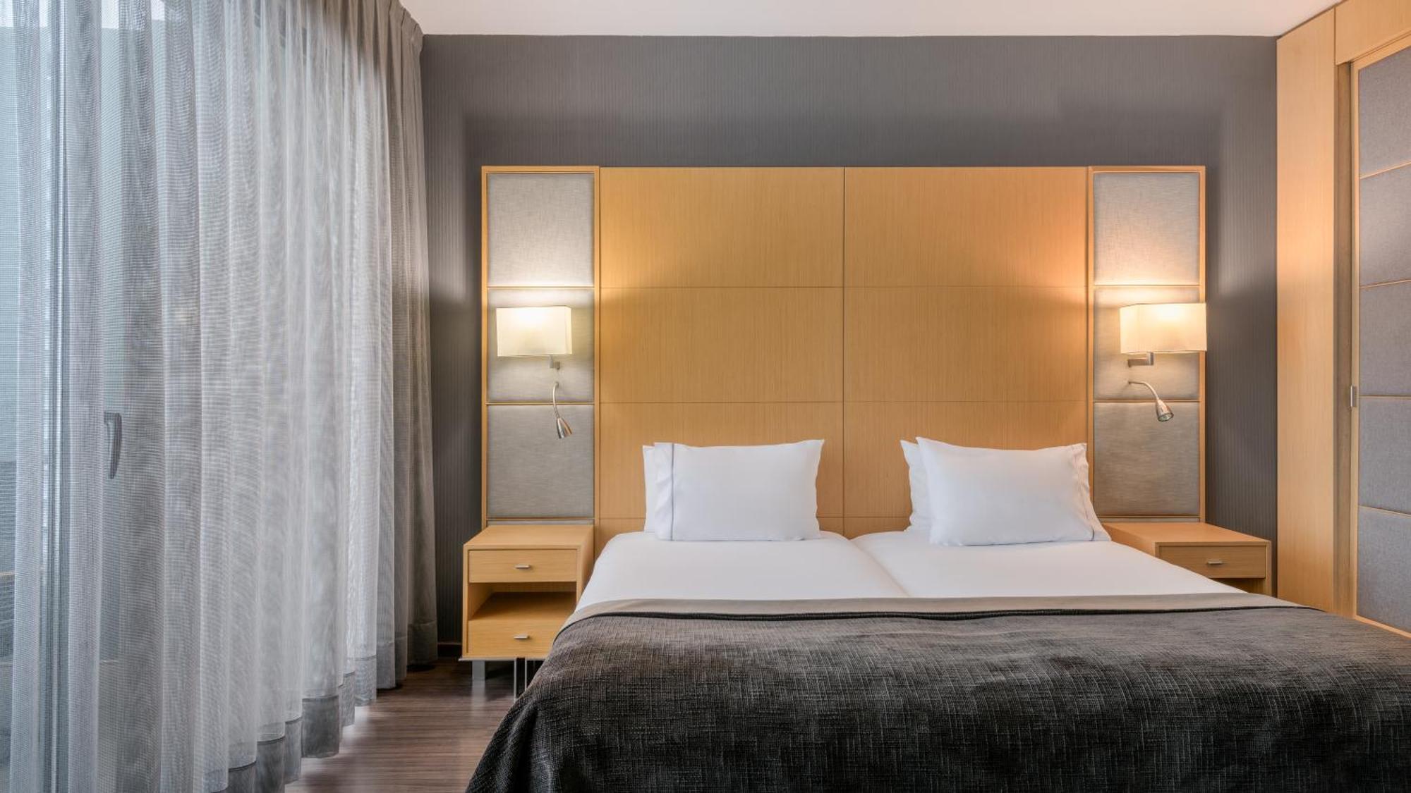 Junior Suite mit 1 Schlafzimmer, 2 Einzelbetten und Straßenblick