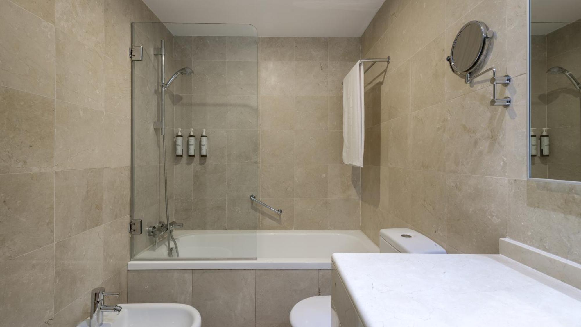 Standard Zweibettzimmer mit Straßenblick