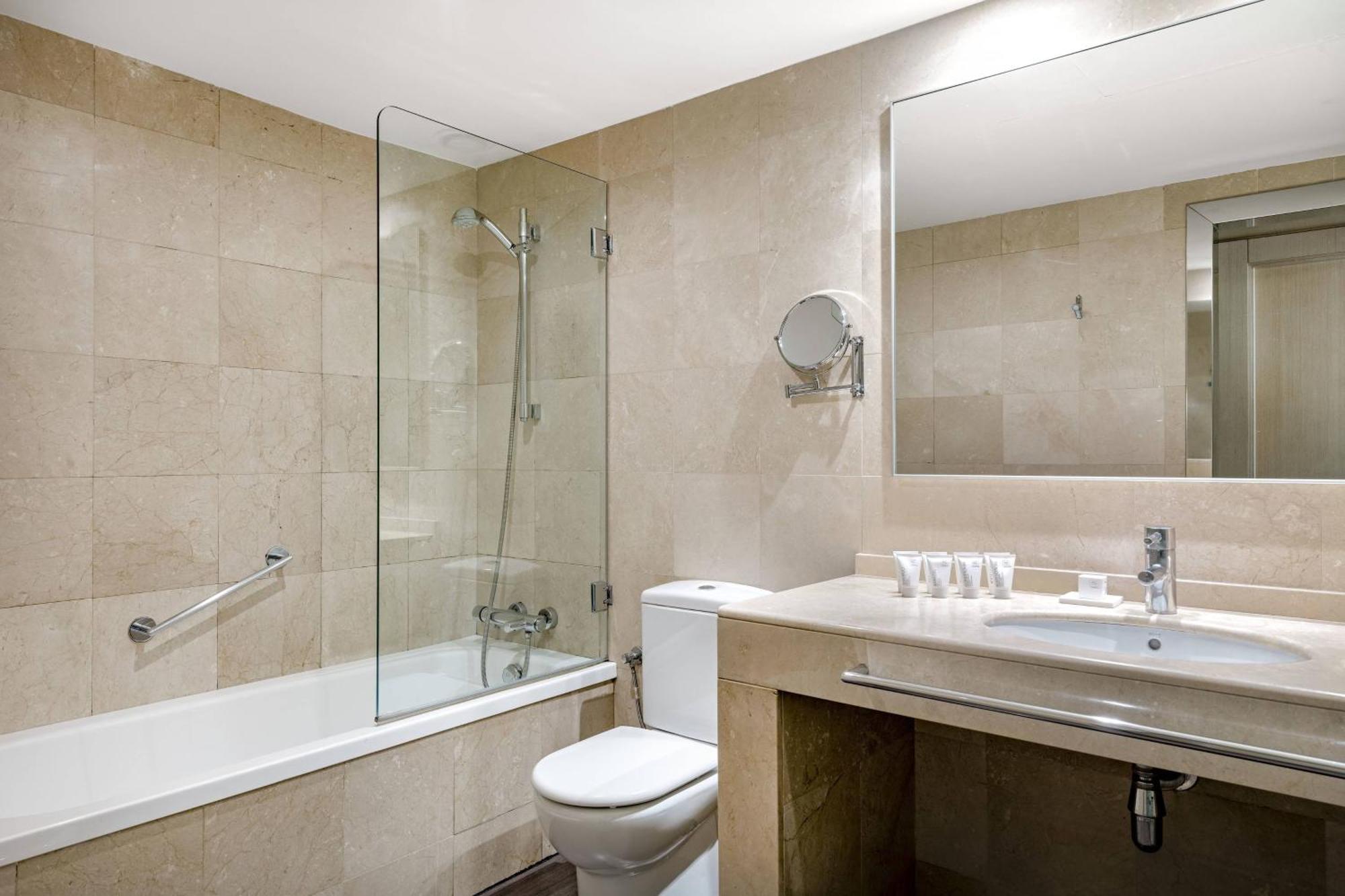 Suite mit 2 Schlafzimmern mit 1 Kingsize-Bett und 2 Einzelbetten